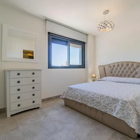 Modern In Ref M39 * Estepona